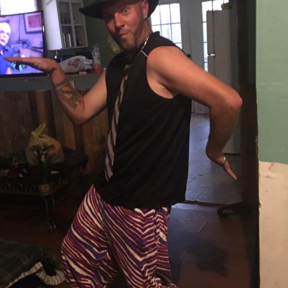 Meet your Posher, Josh - Picture 3 of 15